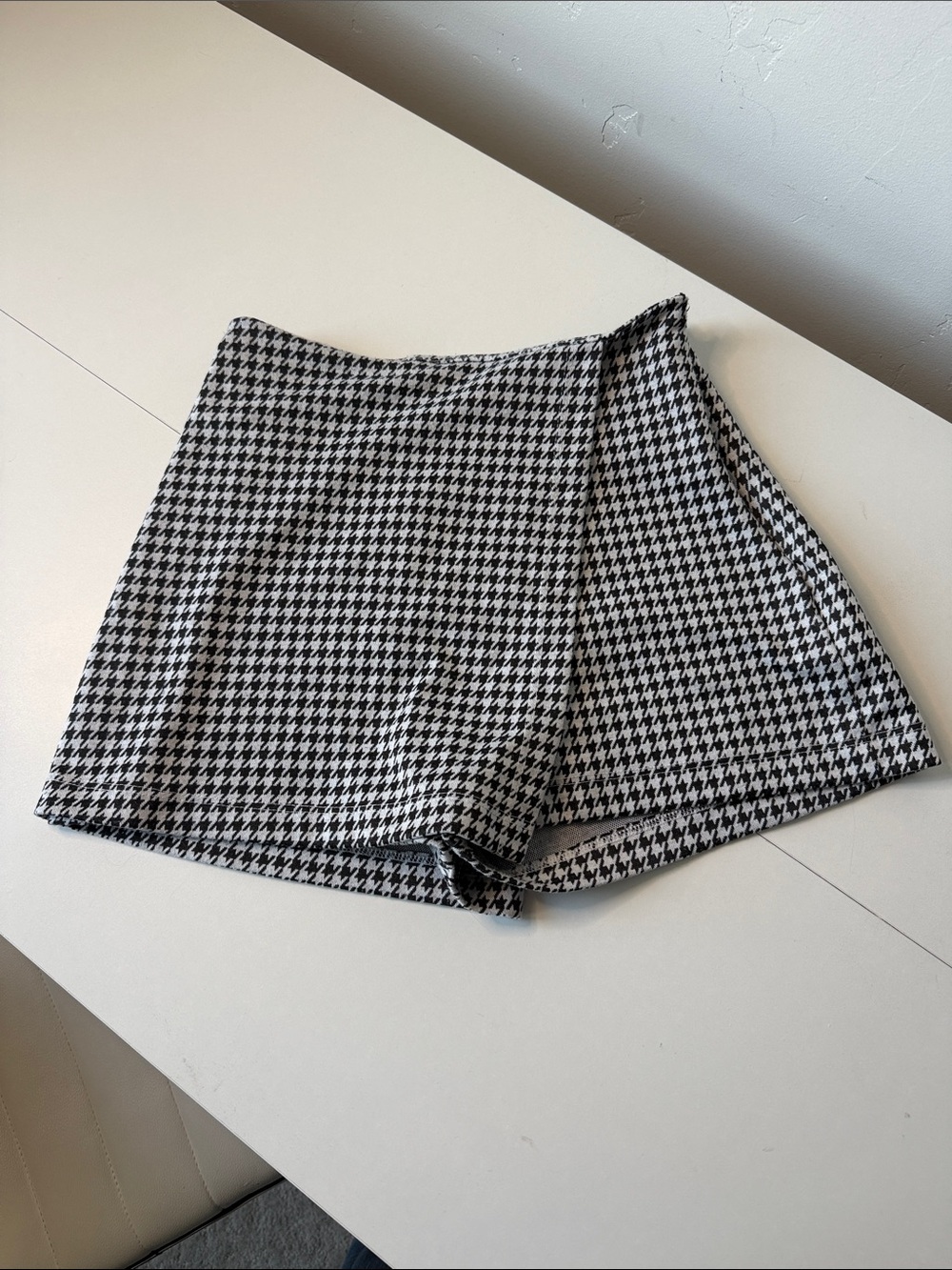 Francesca's Collections Black & White Houndstooth Skort